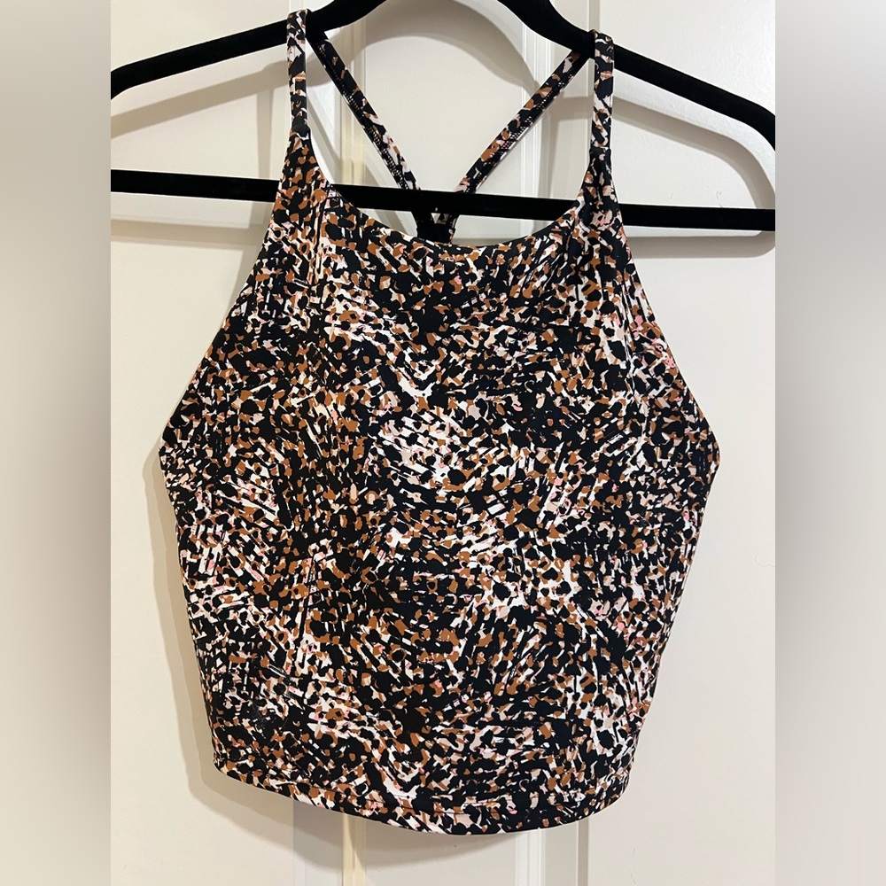 Old navy power soft work out crop tank size medium.